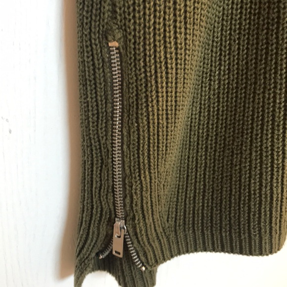 Army green size small H&M sweater - Picture 2 of 4